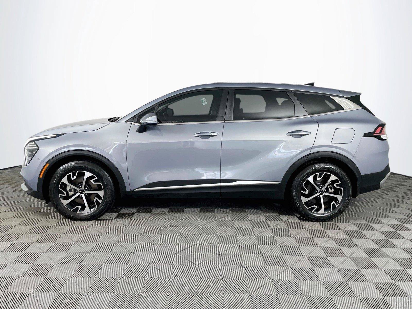 Used 2024 Kia Sportage EX FWD image 4