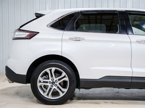 Used 2018 Ford Edge Titanium w/ Technology Package AWD/4WD image 15