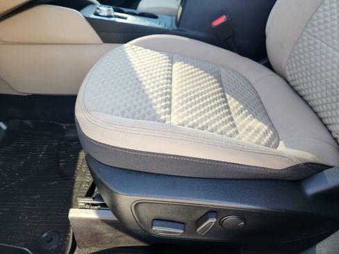Used 2020 Ford Escape SE image 24