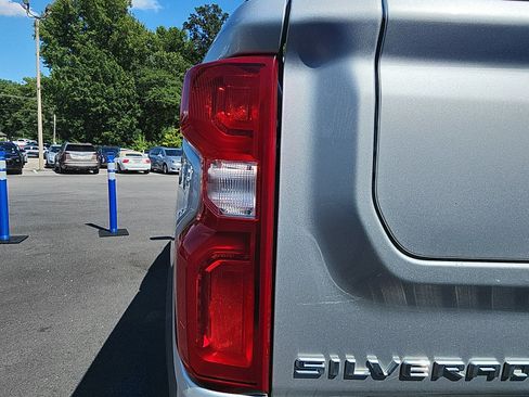 Used 2021 Chevrolet Silverado 1500 Custom AWD/4WD image 10