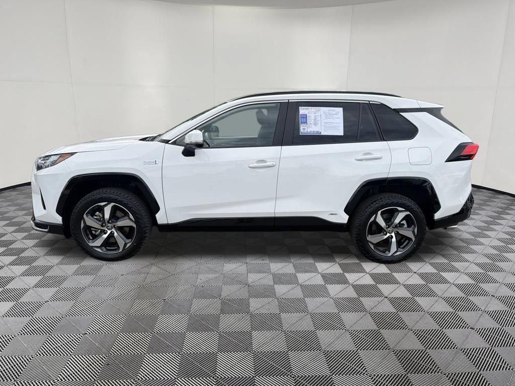 Used 2023 Toyota RAV4 SE w/ Weather & Moonroof Package AWD/4WD image 4