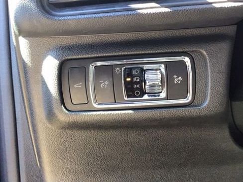 Used 2022 Lincoln Corsair Standard w/ Premium Package image 18