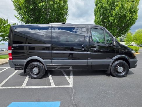 Used 2016 Mercedes-Benz Sprinter 2500 image 4