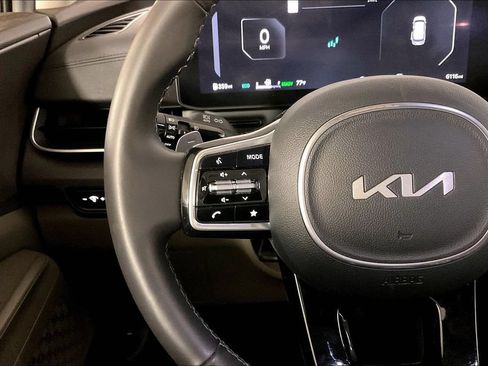 Used 2026 Kia Carnival SX FWD image 18