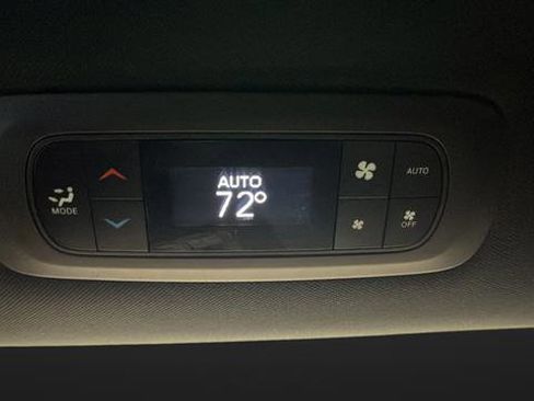 Used 2023 Chrysler Pacifica Touring-L w/ S Appearance Package FWD image 32
