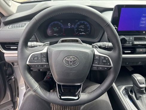 Used 2025 Toyota Grand Highlander AWD image 14