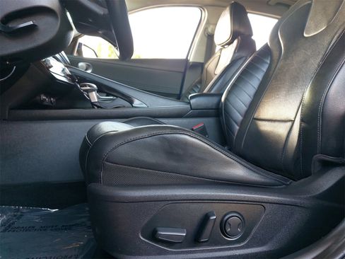 Used 2022 Hyundai Elantra Limited w/ Preferred Accessory Package image 29