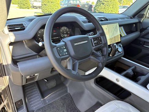 New 2026 Land Rover Defender 130 X-Dynamic SE image 20