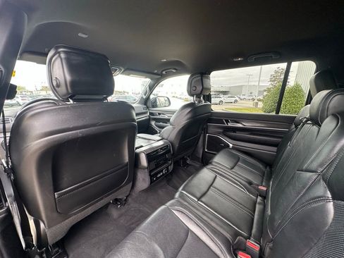 Used 2023 Jeep Wagoneer L Series II image 19