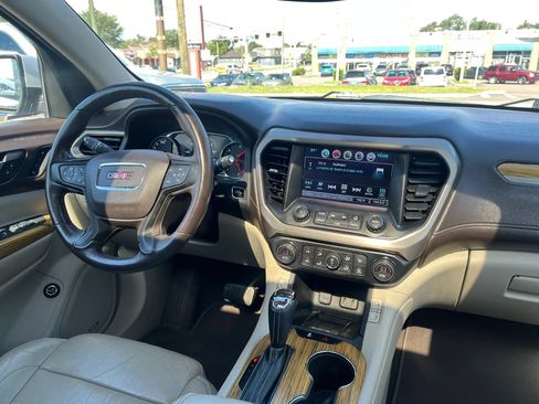 Used 2017 GMC Acadia Denali w/ Technology Package FWD image 13