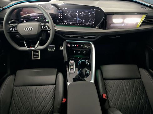 New 2025 Audi SQ5 Prestige image 17