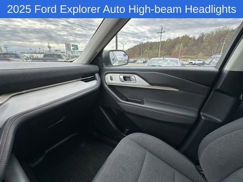 Used 2025 Ford Explorer Active AWD/4WD image 30