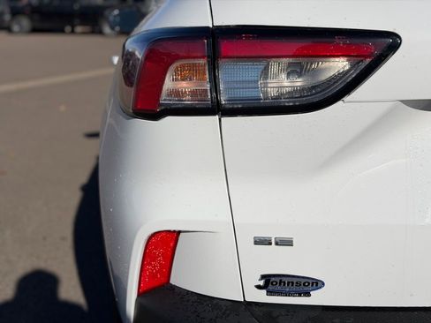 Used 2022 Ford Escape SE image 9