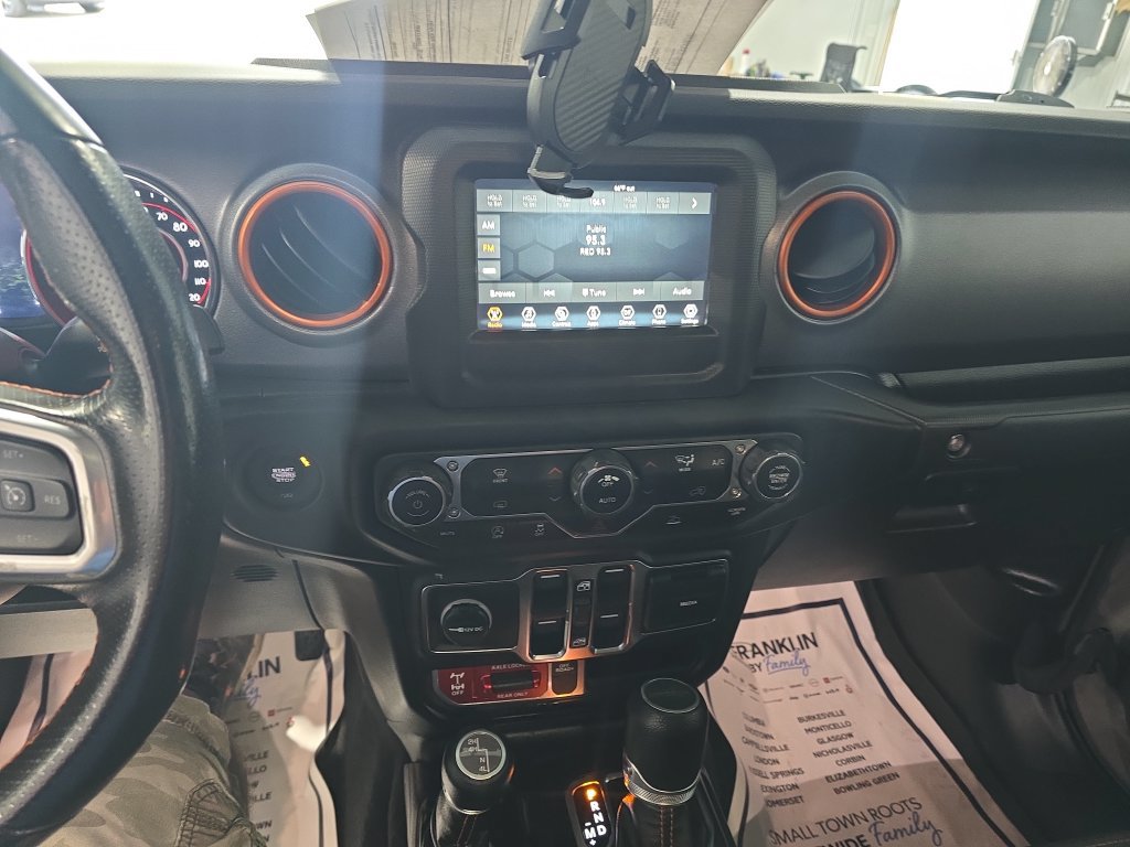 Used 2021 Jeep Gladiator Mojave w/ Trailer Tow Package AWD/4WD image 19