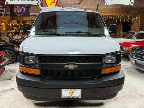 Used 2017 Chevrolet Express 2500 RWD image 2