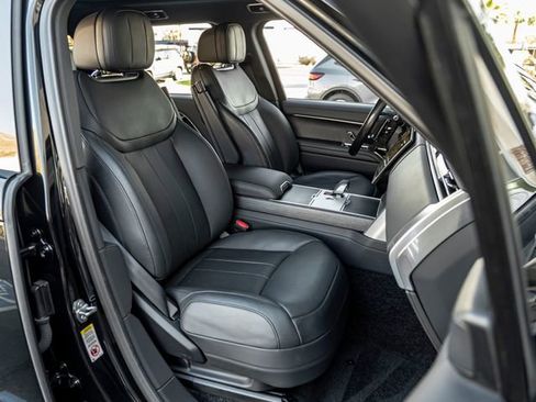 Used 2024 Land Rover Range Rover Long Wheelbase SE image 27