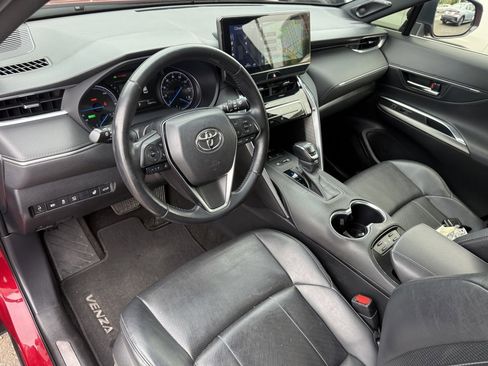 Used 2021 Toyota Venza Limited image 9