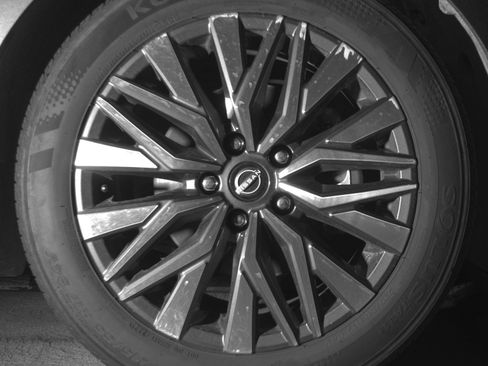 Used 2025 Nissan Altima 2.5 SV FWD image 13