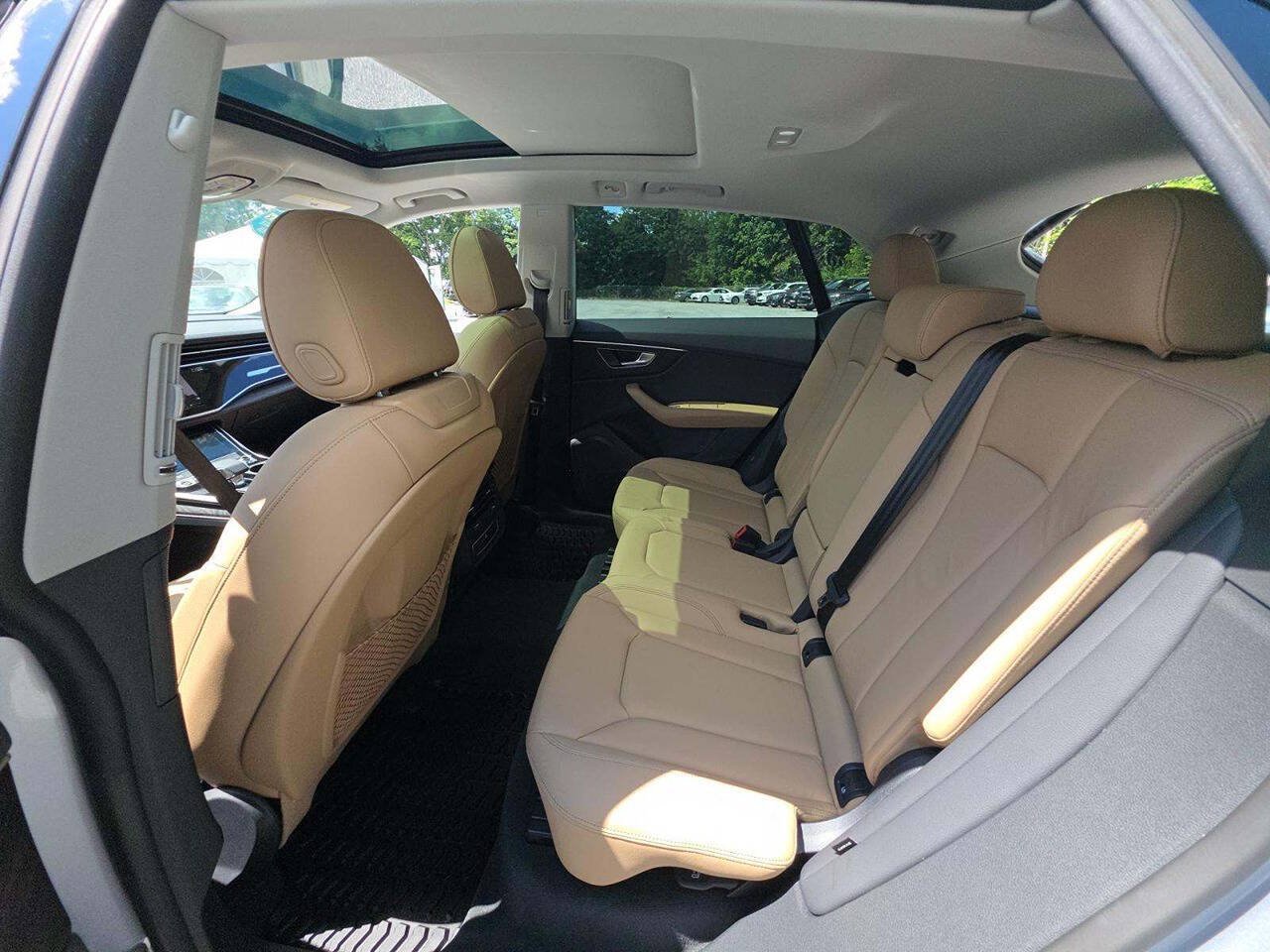 Used 2025 Audi Q8 Premium AWD/4WD image 9