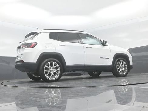 Used 2022 Jeep Compass Latitude AWD/4WD image 24
