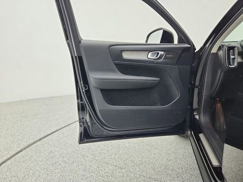 Certified 2023 Volvo XC40 B5 Ultimate w/ Protection Package Premier image 26