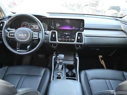 Used 2023 Kia Sorento EX w/ Panoramic Sunroof Package FWD image 7