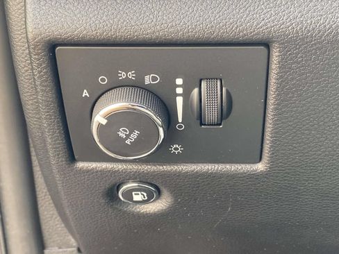 Used 2019 Jeep Grand Cherokee Laredo RWD image 18