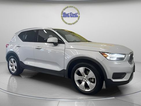 Used 2022 Volvo XC40 T5 Momentum AWD/4WD image 7