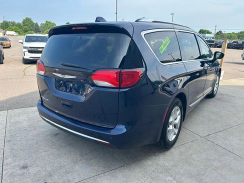 Used 2018 Chrysler Pacifica Touring-L w/ Tire & Wheel Group FWD image 5