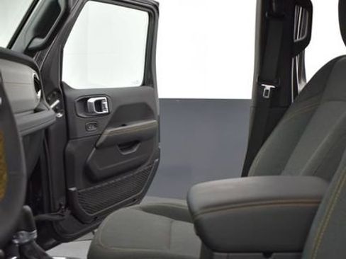 Used 2024 Jeep Wrangler Sahara image 10