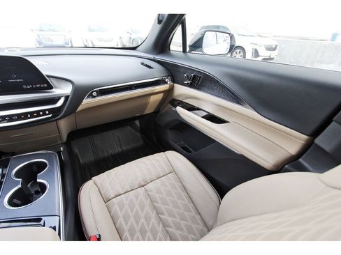 New 2025 Cadillac Lyriq Sport image 10