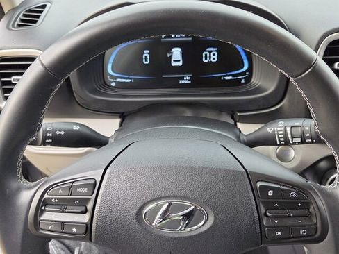 Used 2024 Hyundai Venue SEL image 23