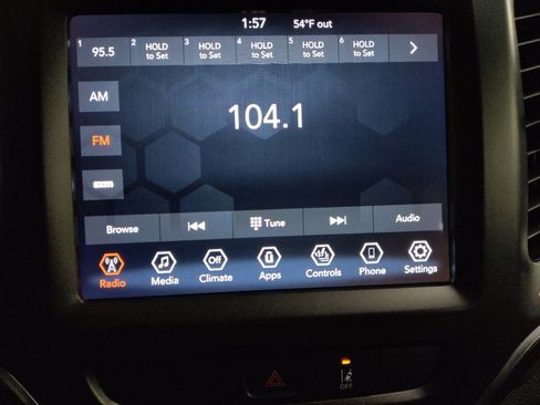 Used 2022 Jeep Cherokee Trailhawk image 25