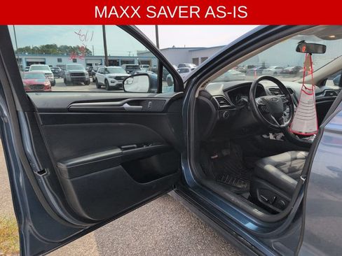 Used 2018 Ford Fusion SE w/ Equipment Group 201A FWD image 11