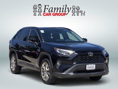 Used 2020 Toyota RAV4 XLE Premium FWD image 2