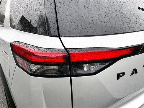 Used 2024 Nissan Pathfinder SL w/ SL Premium Package image 35