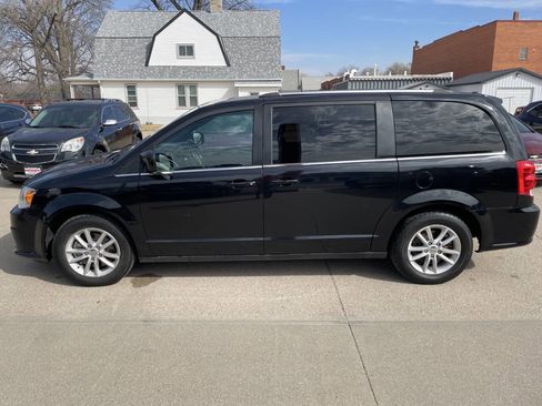 Used 2018 Dodge Grand Caravan SXT image 11