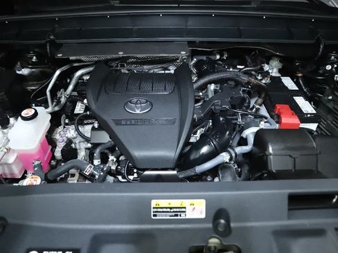 Used 2023 Toyota Highlander L FWD image 35