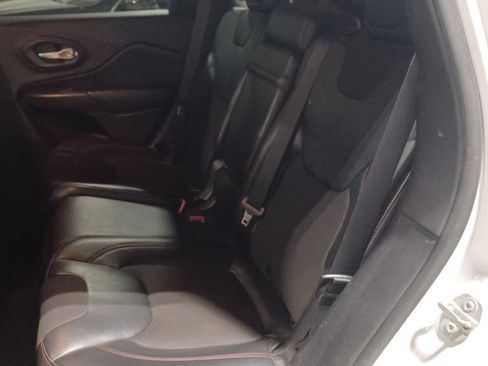 Used 2016 Jeep Cherokee Trailhawk image 7