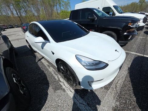 Used 2020 Tesla Model 3 Standard Range image 3