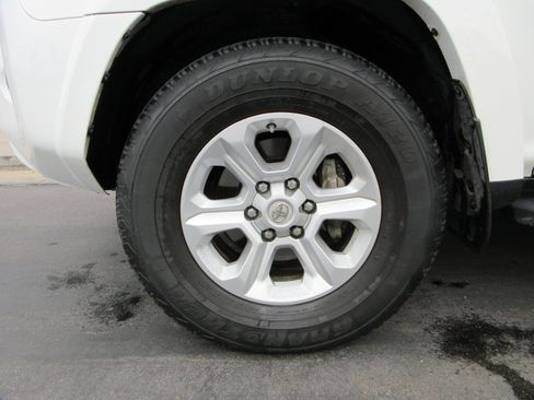 Used 2021 Toyota 4Runner SR5 Premium w/ Moonroof Package RWD image 18