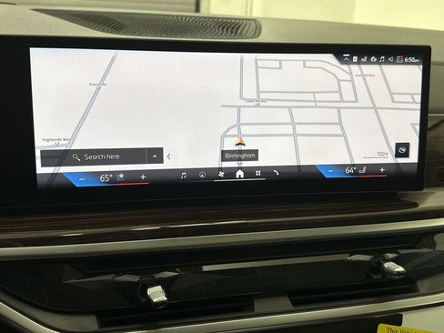 Used 2025 BMW X7 xDrive40i w/ Premium Package image 24