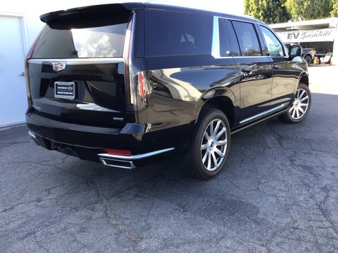 Used 2024 Cadillac Escalade ESV Premium Luxury Platinum AWD/4WD image 4