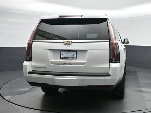 Used 2019 Cadillac Escalade ESV Luxury AWD/4WD image 6