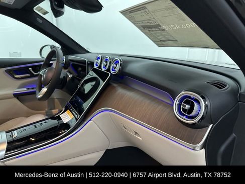 Used 2025 Mercedes-Benz GLC 300 image 27