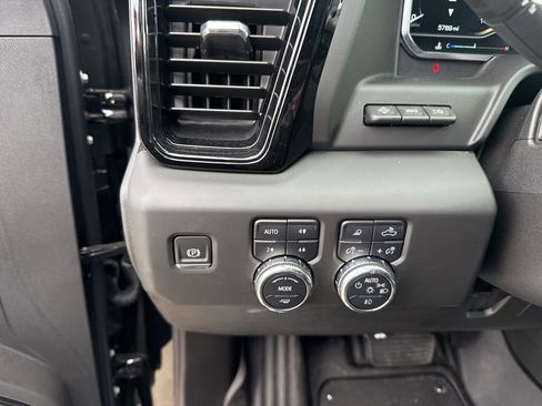 Used 2025 GMC Sierra 2500 AT4 w/ AT4 Premium Plus Package image 11