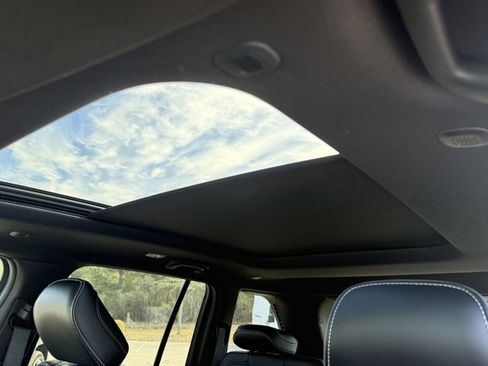 New 2025 Jeep Grand Cherokee Overland AWD/4WD image 24