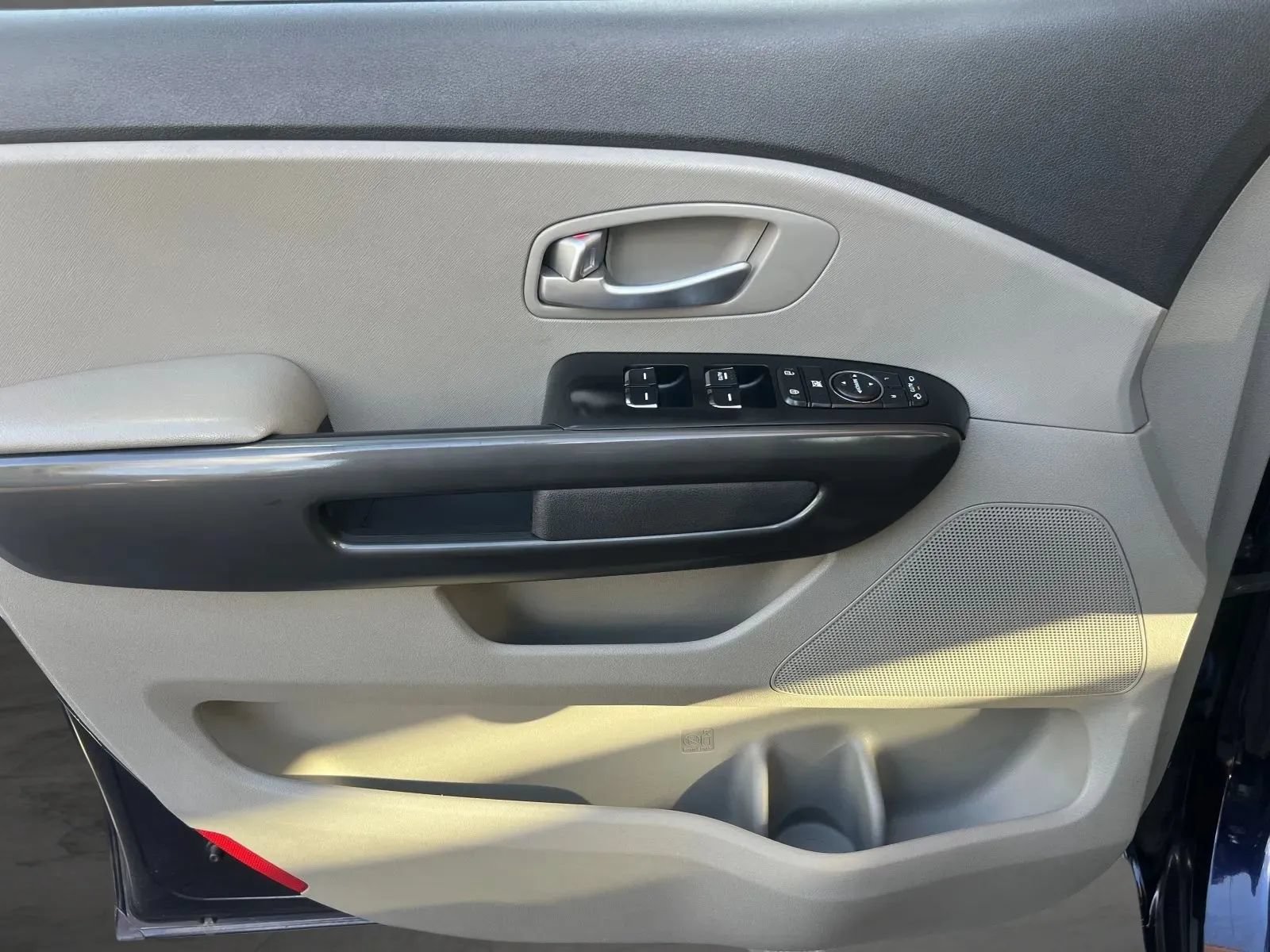 Used 2018 Kia Sedona LX w/ LX Essentials Premium Package FWD image 15
