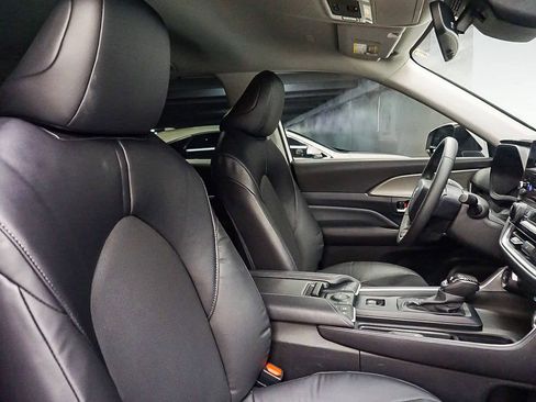 Used 2024 Toyota Grand Highlander XLE image 16