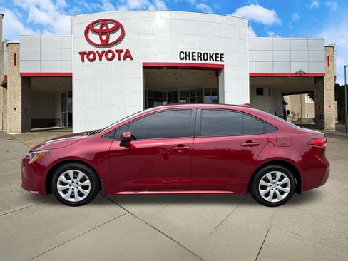 Used 2025 Toyota Corolla LE FWD image 8